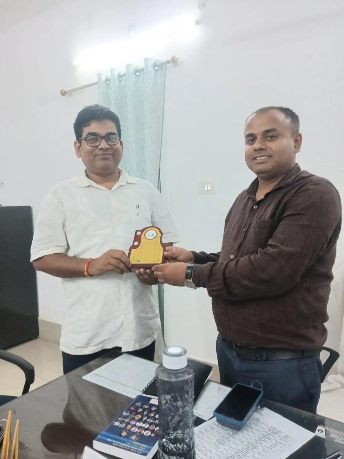 इलेक्ट्रॉल लिट्रेसी क्लब के तहत नवाचारी शिक्षक डॉ. रणधीर राणा सम्मानित
