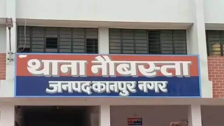 खड़े पिकअप से टकराई बाइक, नाबालिग की मौत, तीन घायल