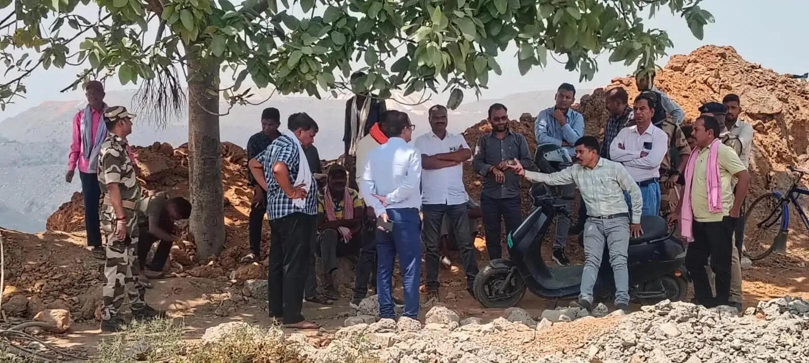 कोरबा: ग्रामीणों ने बंद कराया एसईसीएल खदान, उत्पादन और परिवहन कार्य ठप