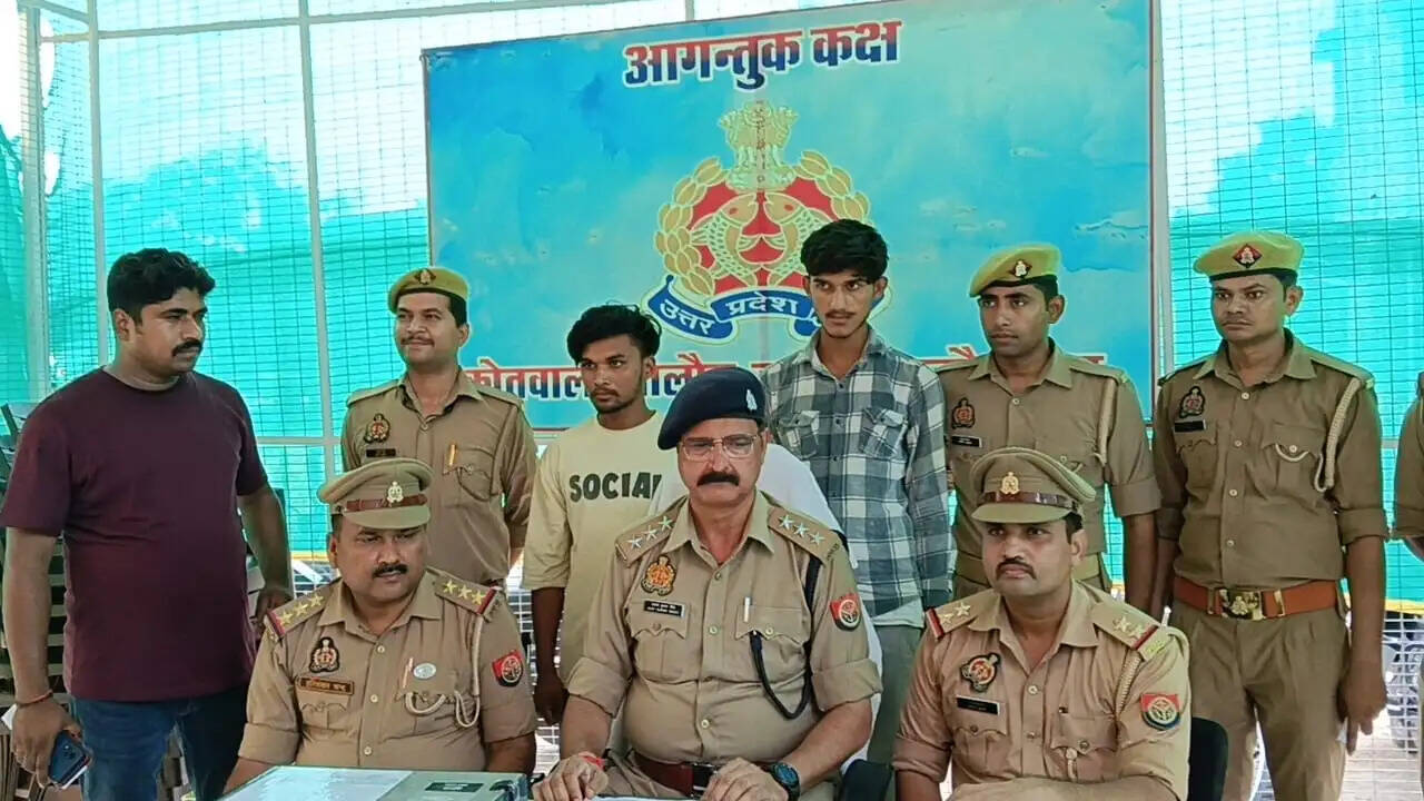 पुलिस ने दो शातिर चोरों को किया गिरफ्तार