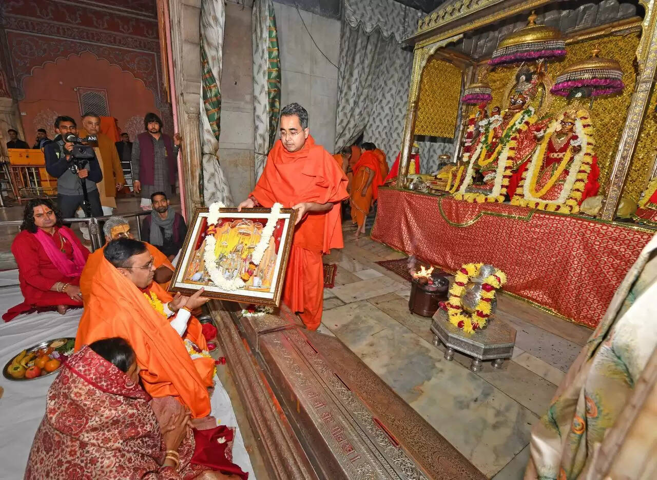 मुख्यमंत्री भजनलाल ने मोती डूंगरी गणेश मंदिर एवं गोविंद देव जी मंदिर में दर्शन कर की पूजा-अर्चना