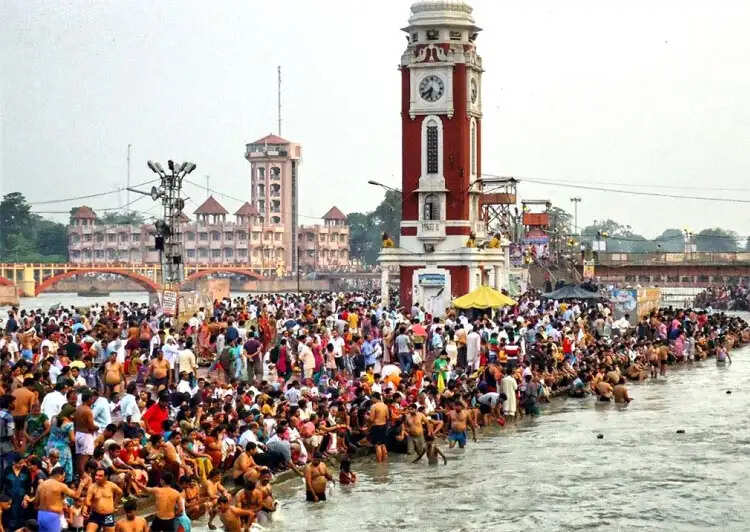 हरिद्वार में एआई का दुरुपयोग, गंगा स्नान के वीडियो से छेड़छाड़ कर महिला को बदनाम करने की कोशिश