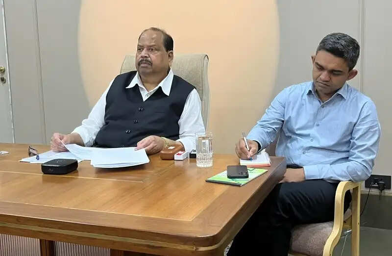सेवा संकल्प अभियान का श्रीगणेश दीप प्रज्ज्वलन एवं झिलमिल रोशनी के साथ करें: मंत्री काश्यप