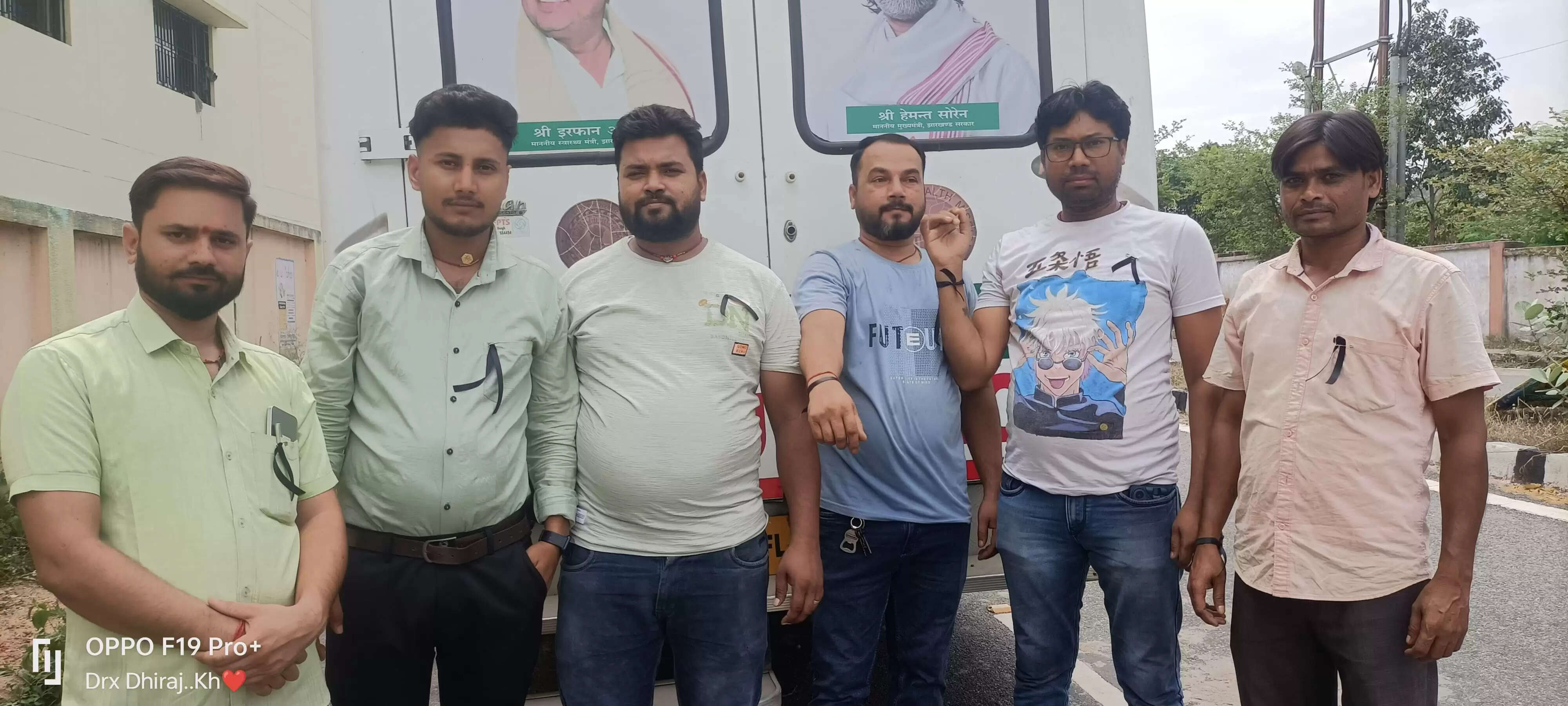 मांगों को लेकर 108 एंबुलेंस कर्मियों का प्रदर्शन, लगाया काला बिल्ला