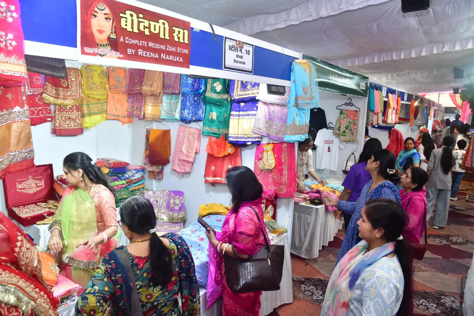 महिला स्वावलंबन दीपावली प्रदर्शनी में राजपूती परिधान और हैंड प्रिंट ड्रेसेस रहे आकर्षण का केंद्र