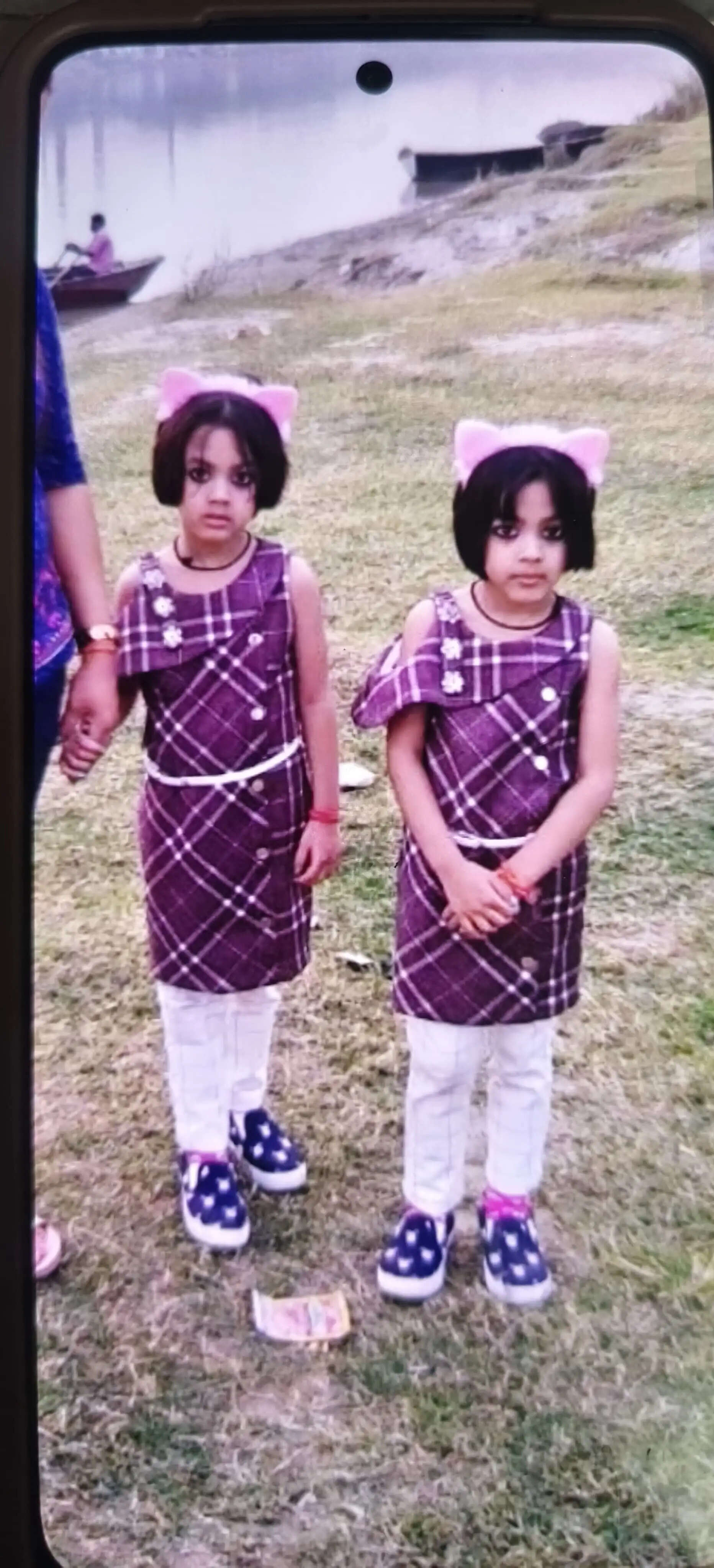 (संशाेधित) कानपुर में पिता ने जुड़वा बेटियों को मार डाला