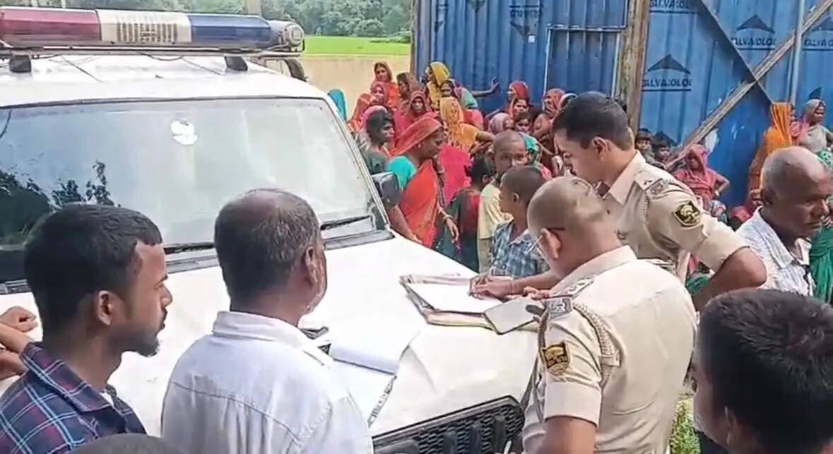 लापता युवक का शव संतो बाबा धाम के समीप गड्ढे में मिला, परिजनों में मचा कोहराम