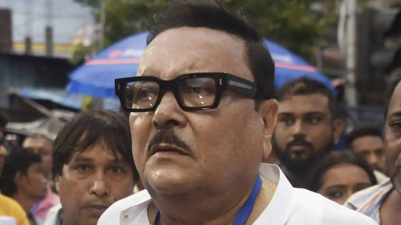 तृणमूल विधायक मदन मित्रा के आवास पर ताला तोड़कर पुलिस ने की तलाशी, दस्तावेज जब्त