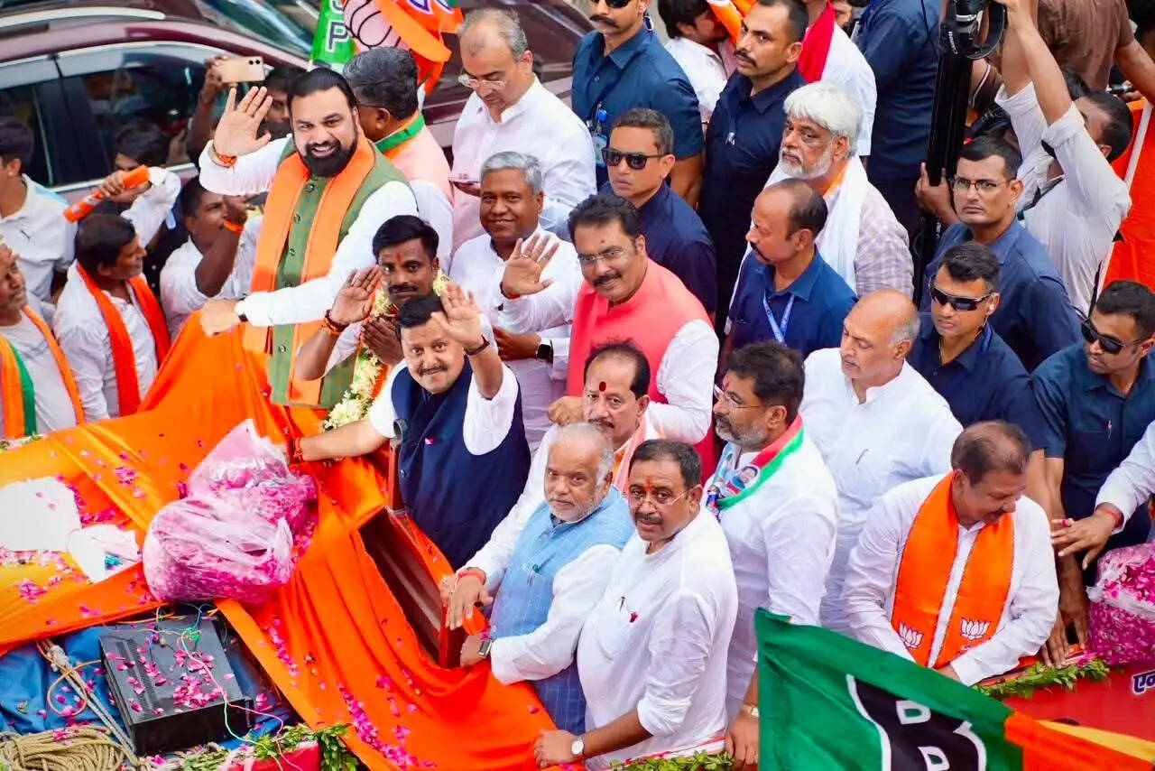 नितिन नवीन और सम्राट चौधरी के नेतृत्व में राजग का शक्ति प्रदर्शन, बांकीपुर विधानसभा क्षेत्र में हुआ रोड शो