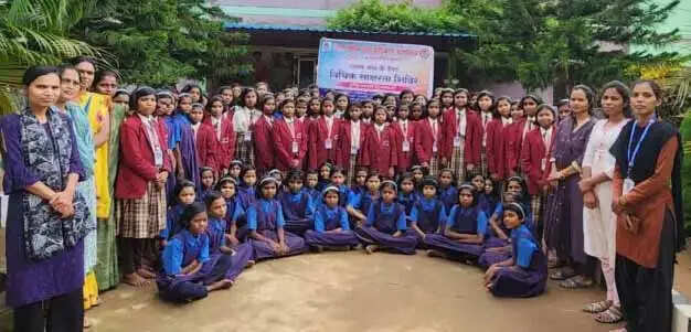 विधिक सेवा प्राधिकरण ने कस्तूरबा गांधी विद्यालय की छात्राओं को किया जागरूक