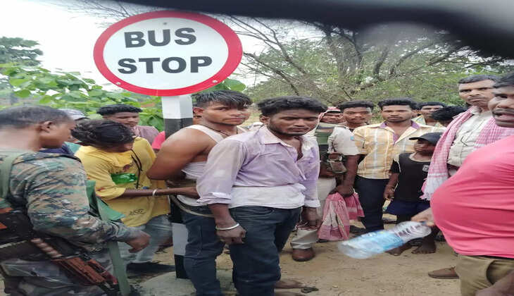 रंगदारी मांगने वाले दो युवकों को ग्रामीणों ने बनाया बंधक