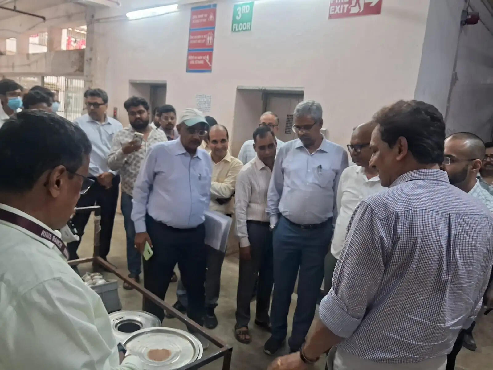 सचिव ने रिम्स में कैंटिन सहित अन्य मूलभूत व्यवस्थाओं का लिया जायजा