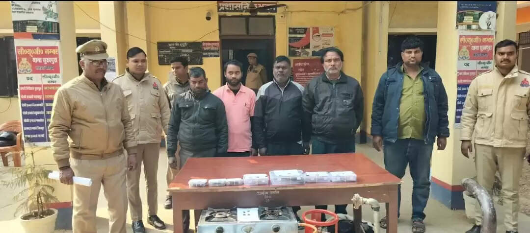 बलिया : शिवलिंग क्षतिग्रस्त कर चांदी चुराने वाले पांच चोर गिरफ्तार