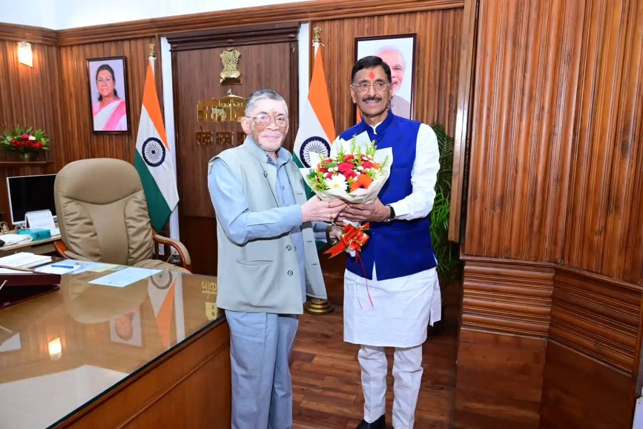 रांची में रक्षा राज्य मंत्री ने राज्यपाल से की शिष्टाचार भेंट, सांसद सांस्कृतिक उत्सव के लिए किया आमंत्रित