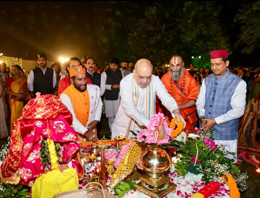 भाजपा सांसद अनिल बलूनी के आवास पर आयोजित लोकपर्व ‘इगास’ में शामिल हुए अमित शाह