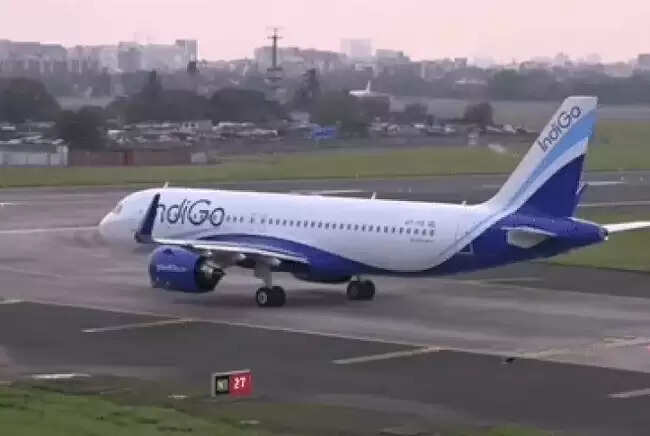 इंदौर एयरपोर्ट पर रनवे से वापस लौटी इंडिगो की फ्लाइट, टेकऑफ से पहले आई तकनीकी खराबी