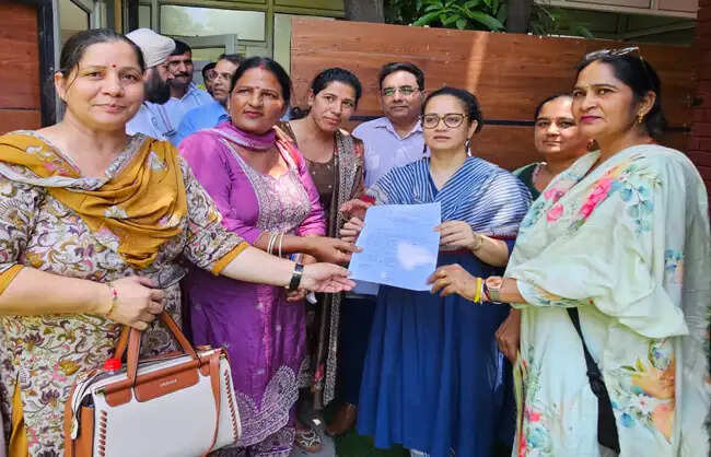 आशा वर्कर्स ने स्वास्थ्य मंत्री को सौंपा 9 सूत्रीय मांग-पत्र