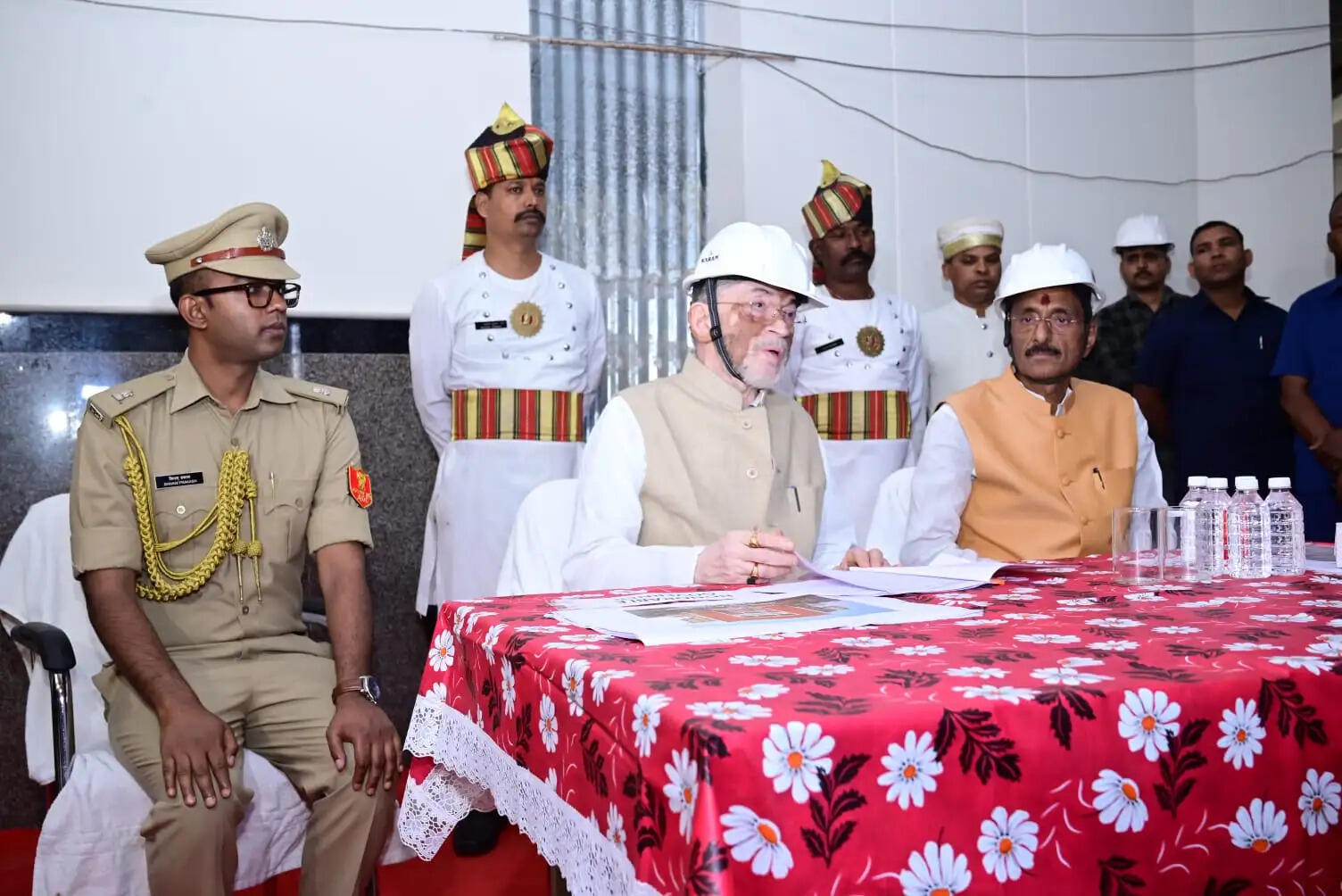 राज्यपाल ने रांची में निर्माणाधीन अत्याधुनिक पुस्तकालय का किया निरीक्षण