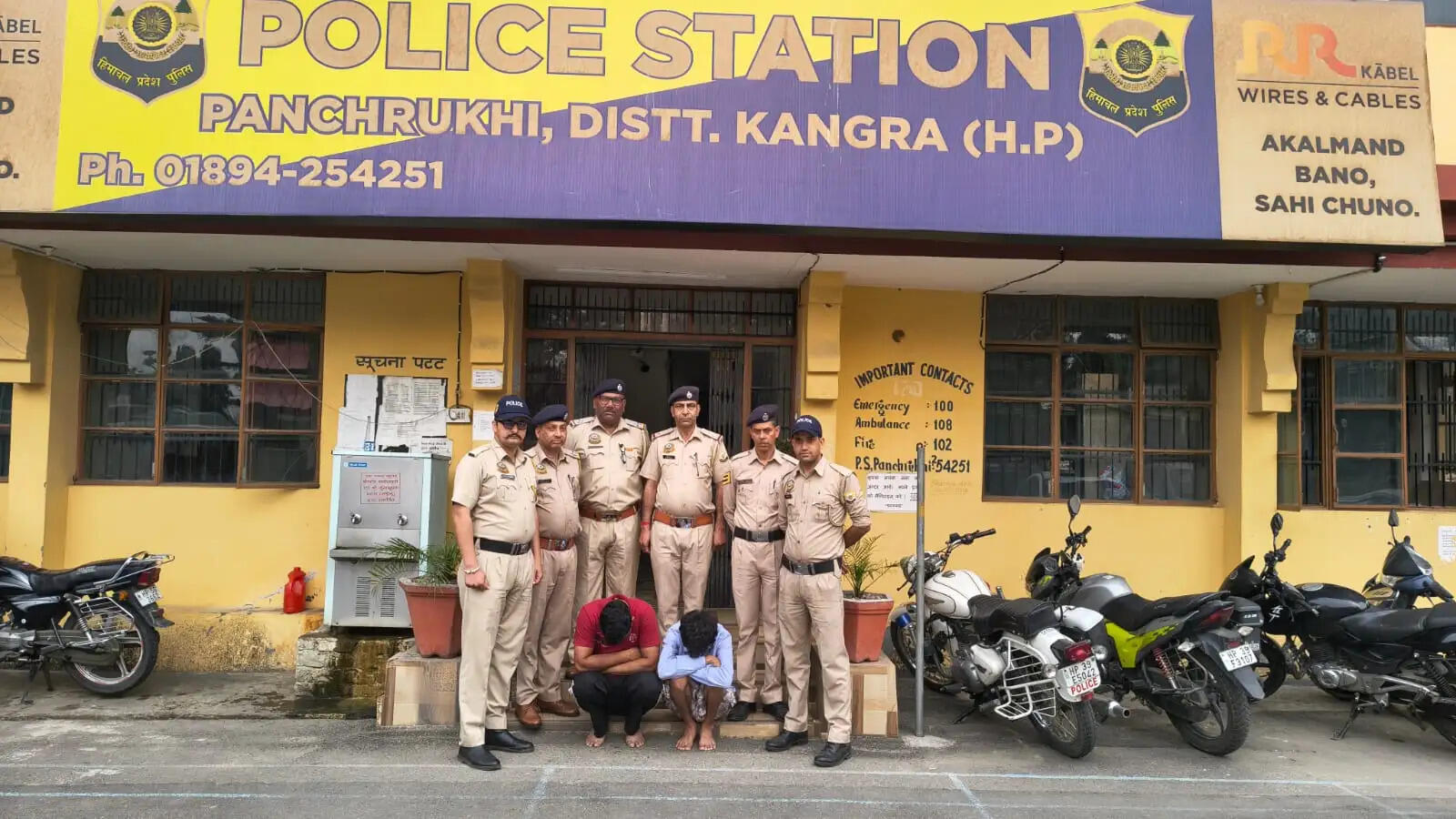 कांगड़ा पुलिस ने पकड़ी 4 किलो से अधिक चरस की बड़ी खेप, कुल्लू के दो तस्कर गिरफ्तार