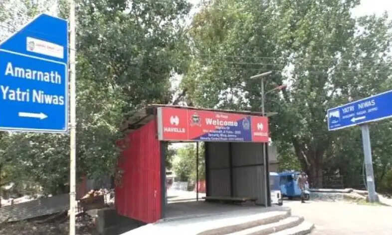 जम्मू से 1056 अमरनाथ यात्रियों का नया जत्था कड़ी सुरक्षा के बीच बालटाल रवाना