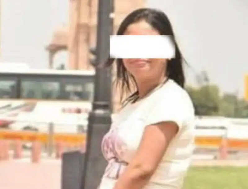 संदिग्ध अवस्था में युवती का शव बरामद