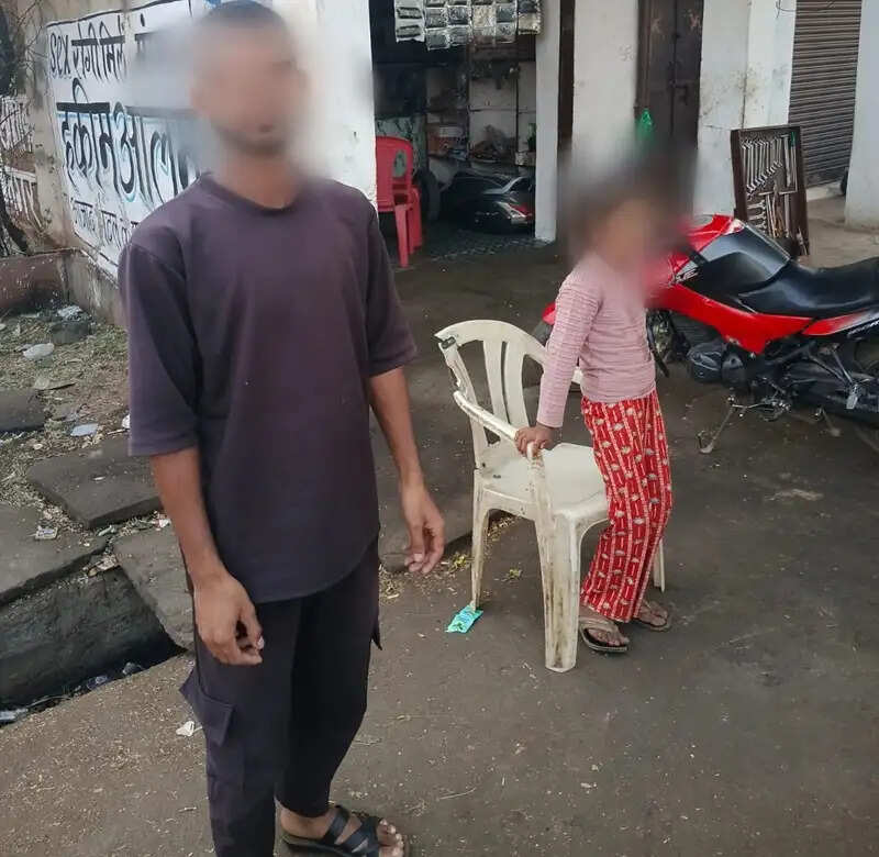 अशोकनगर के डायल-112 ने घर की राह भटकी सात वर्षीय बालिका को सुरक्षित परिजनों से मिलाया