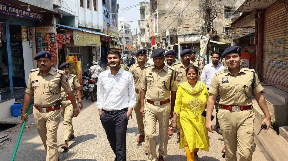 रामनवमी शोभायात्रा से पहले धमतरी पुलिस का फ्लैग मार्च, शांति व सुरक्षा का संदेश