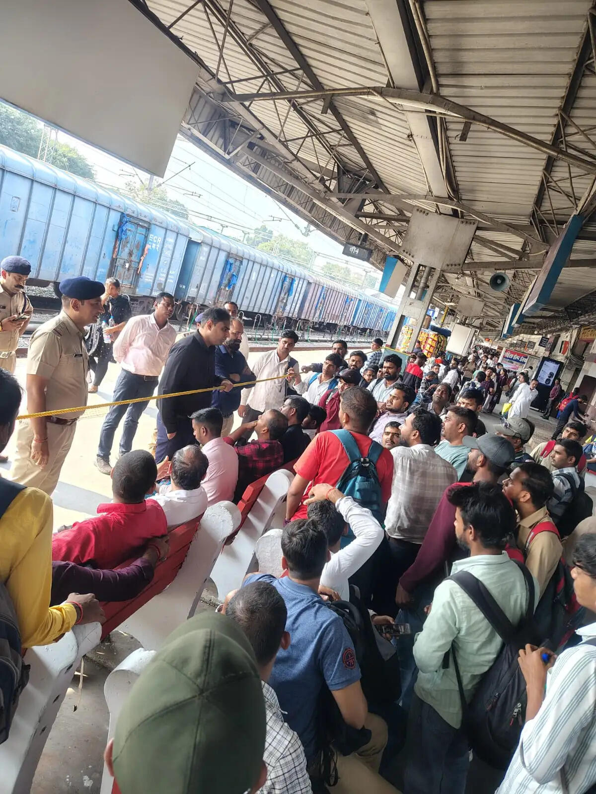 पीईटी के मद्देनजर मुरादाबाद रेल मंडल में किया गया 05 विशेष रेलगाड़ियों का संचालन