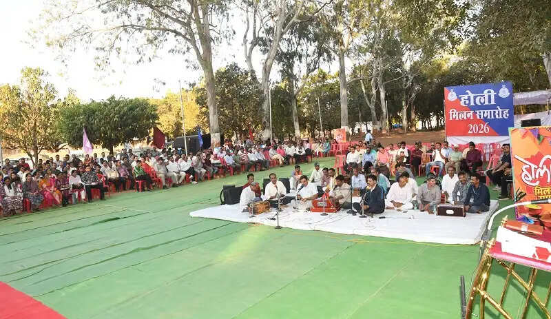 भोपालः लाल परेड ग्राउंड मैदान में होली मिलन समारोह में गूंजे फाग गीत