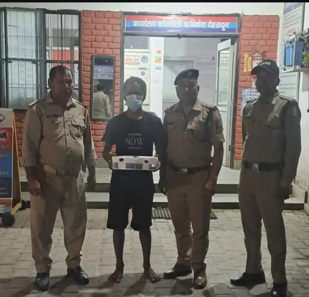 लूट और हत्या मामले में फरार इनामी बदमाश गिरफ्तार