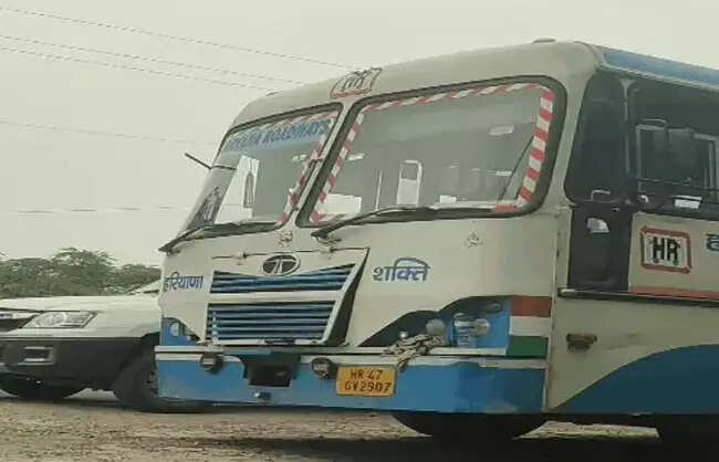 रेवाड़ी में रोडवेज की 40 नई बसों में तकनीकी खराबी, यात्री परेशान
