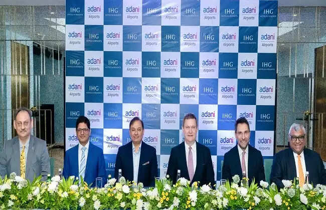 अडाणी एयरपोर्ट होल्डिंग्स और आईएचजी होटल्स एंड रिसॉर्ट्स ने 5 होटलों के लिए किया समझौता