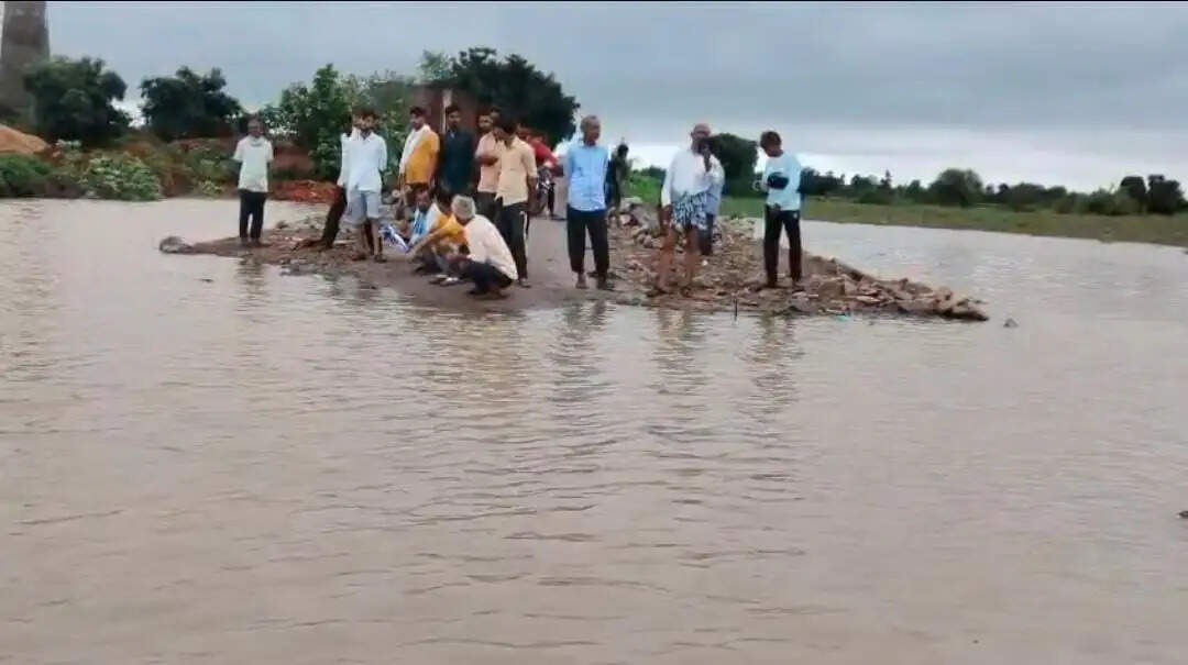उफान पर चंद्रावल नदी, दर्जन भर गांवों में बाढ़ का खतरा