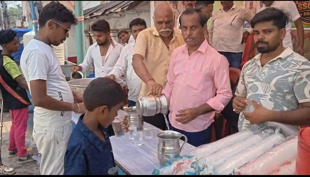 बिहार ट्रॉली साउंड संगठन ने लगाया पेयजल शिविर