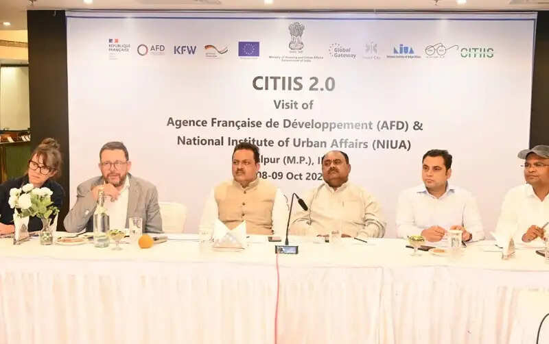 जबलपुरः फ्रांस से आए प्रतिनिधिमंडल के समक्ष ठोस अपशिष्ट प्रबंधन व अन्य परियोजनाओं का हुआ प्रस्तुतीकरण