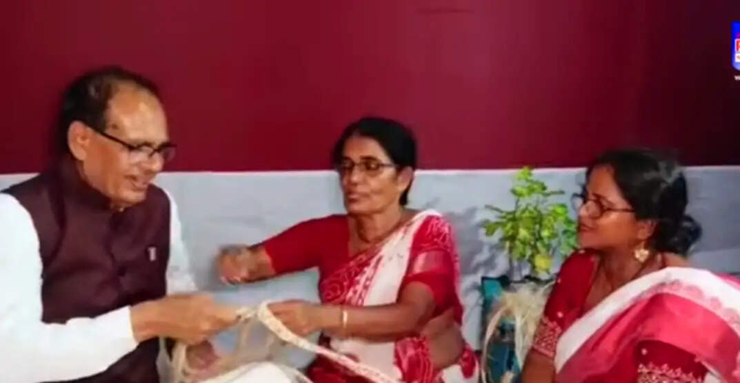 बंगाल : बैरकपुर जूट अनुसंधान संस्थान पहुंचे केंद्रीय कृषि मंत्री शिवराज सिंह चौहान
