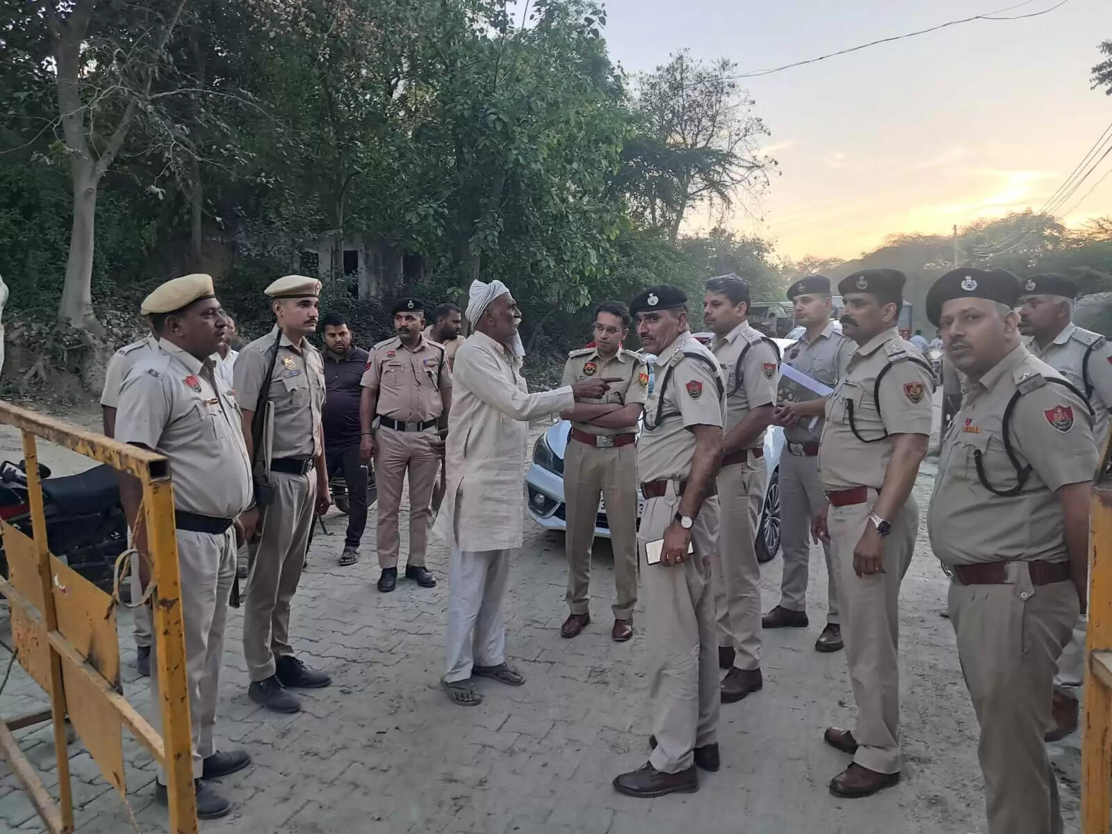 फरीदाबाद : नाकों पर तैनात पुलिस कर्मचारी वाहनों की करे जांच : प्रतीक अग्रवाल