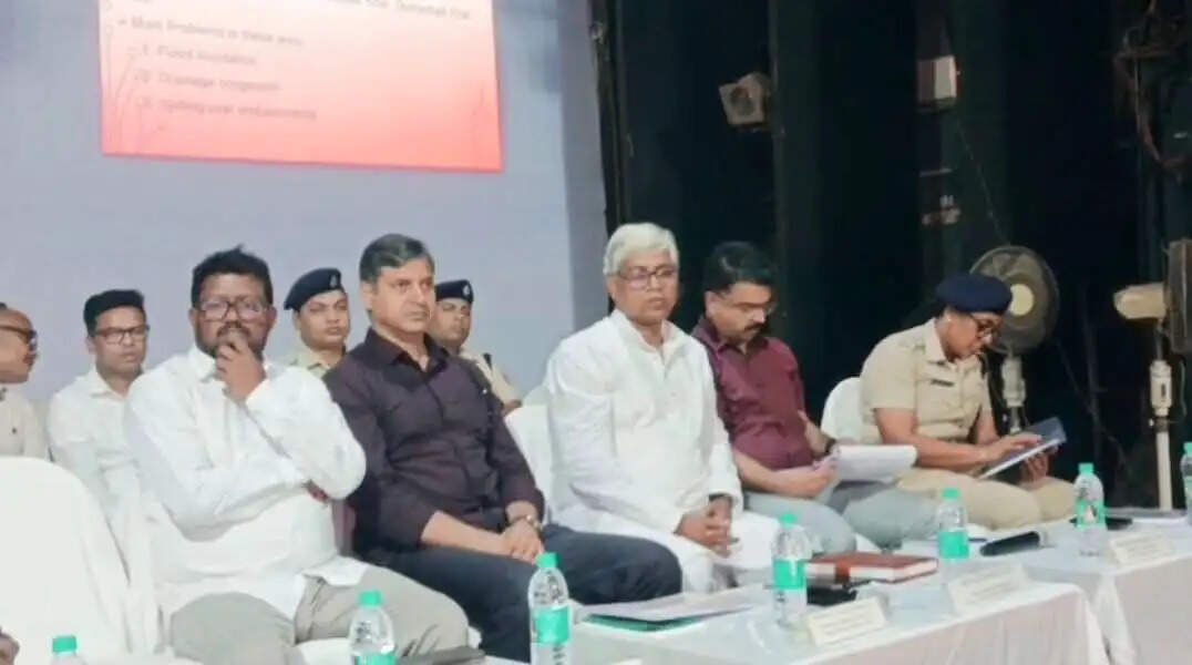घाटाल में बाढ़ तैयारियों और मास्टर प्लान पर उच्चस्तरीय समीक्षा बैठक सम्पन्न