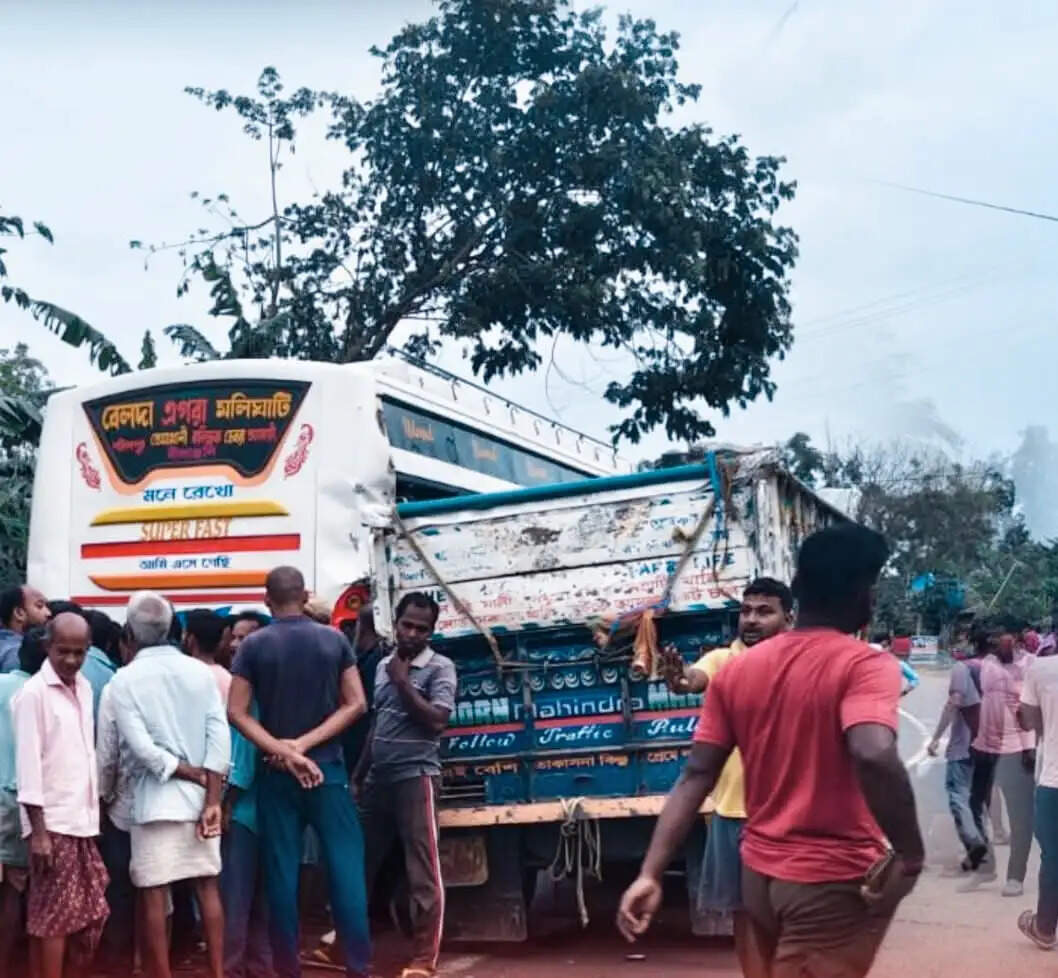 सड़क दुघर्टना में सात घायल