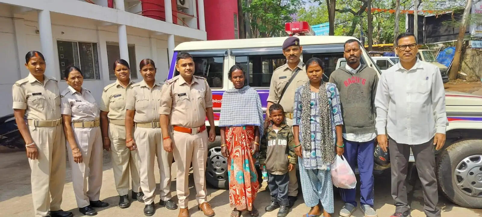 सरहुल शोभायात्रा के दौरान बिछड़ा बच्चा रांची पुलिस की तत्परता से सुरक्षित परिजनों से मिला