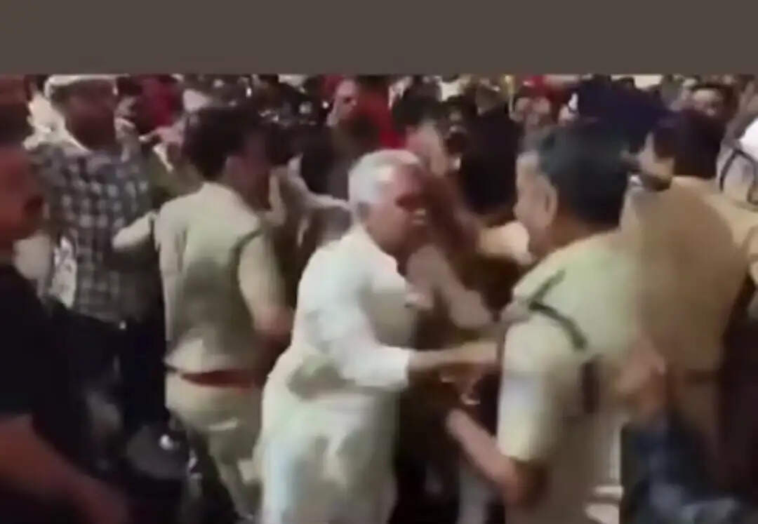 जबलपुरः कांग्रेस के प्रदर्शन में झड़प मामले में पुलिस ने दर्ज की एफआईआर