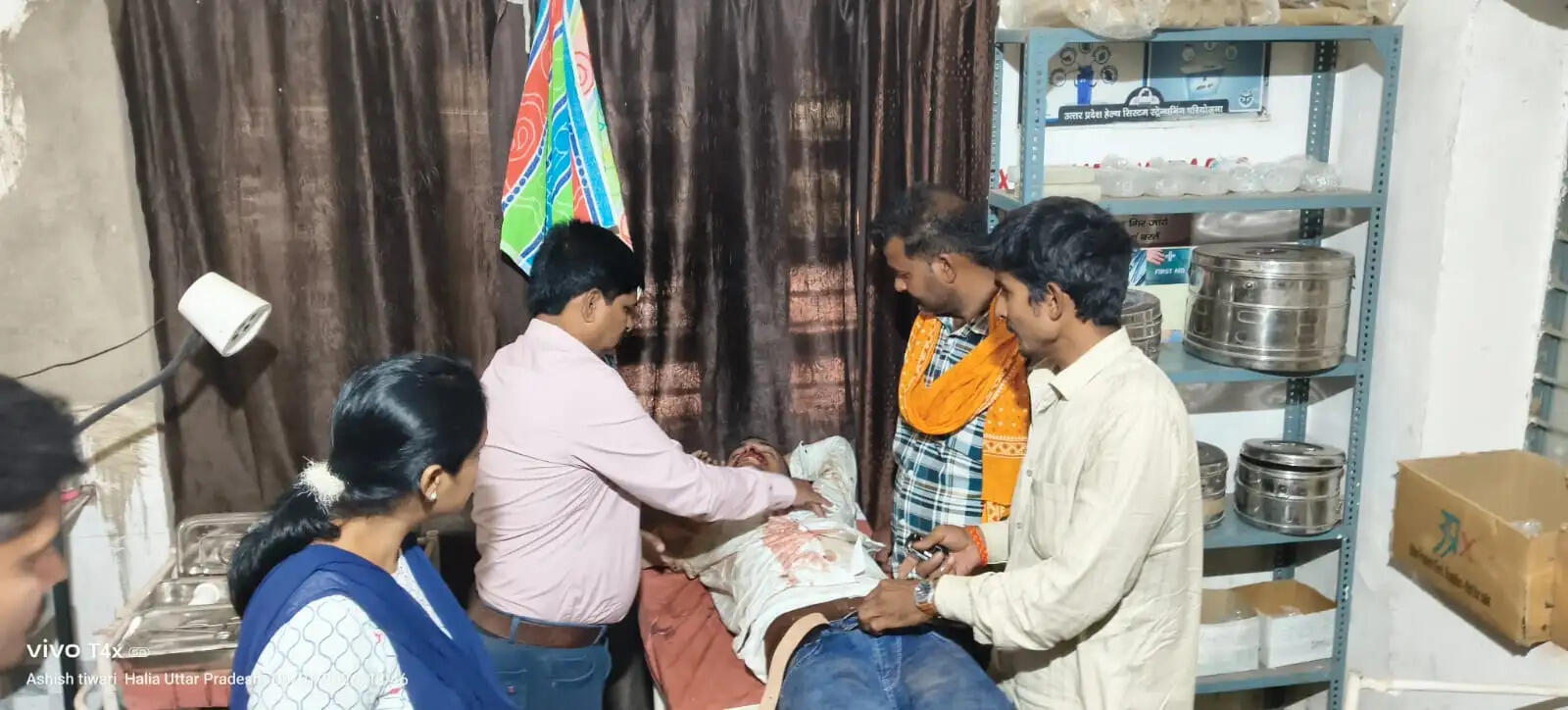 विदाई से लौट रही बोलेरो पेड़ से टकराई, तीन की हालत गंभीर