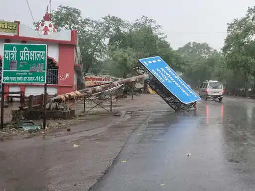 (अपडेट)छत्तीसगढ़ में आंधी-तूफान और मूसलाधार बारिश से जनजीवन प्रभावित, बिजली गिरने से उप सरपंच समेत 3 की मौत