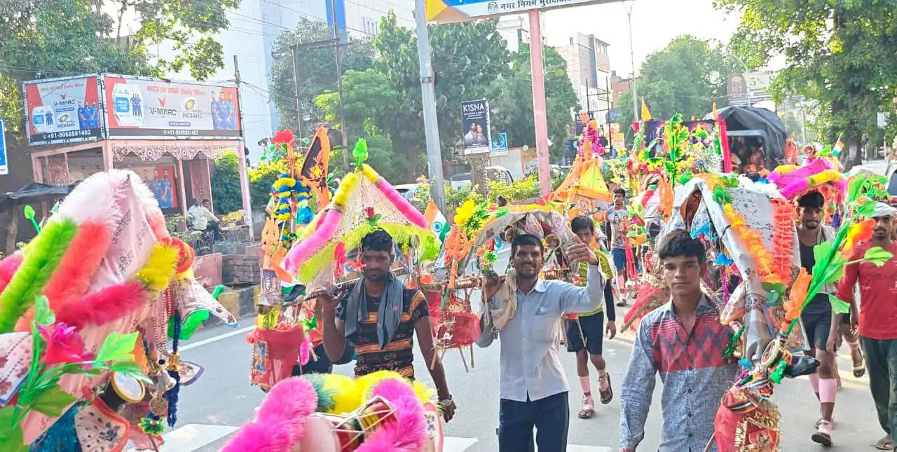बम-बम भोले के जयकारे लगाते हुए मुरादाबाद से गुजरे बरेली, पीलीभीत, शाहजहांपुर, बदायूं के कांवड़ बेडे
