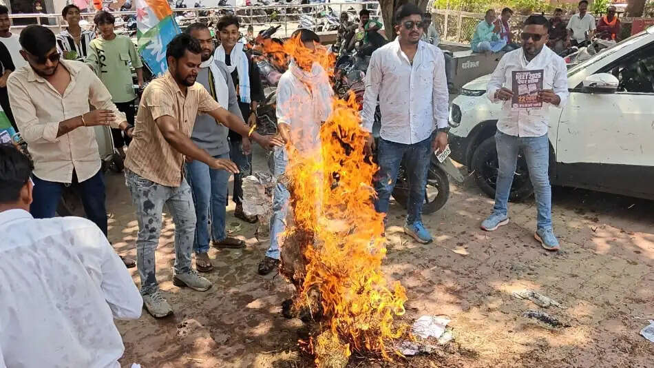 नीट पेपर लीक के विरोध में एनएसयूआई का प्रदर्शन, केंद्रीय शिक्षा मंत्री के इस्तीफे की मांग