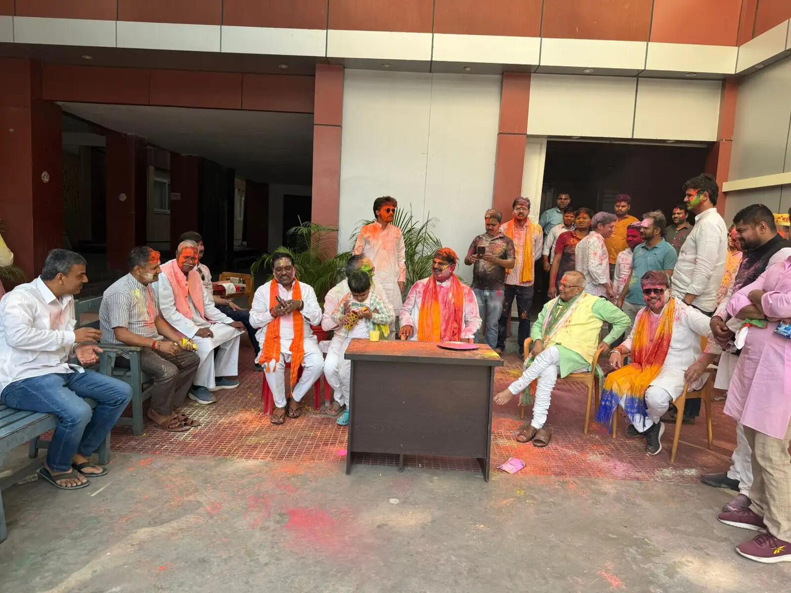 शाखा से सियासी गलियारों तक छाई होली, योगी के मंत्री बोले-होली भारतीय लोकजीवन की जीवंत पहचान