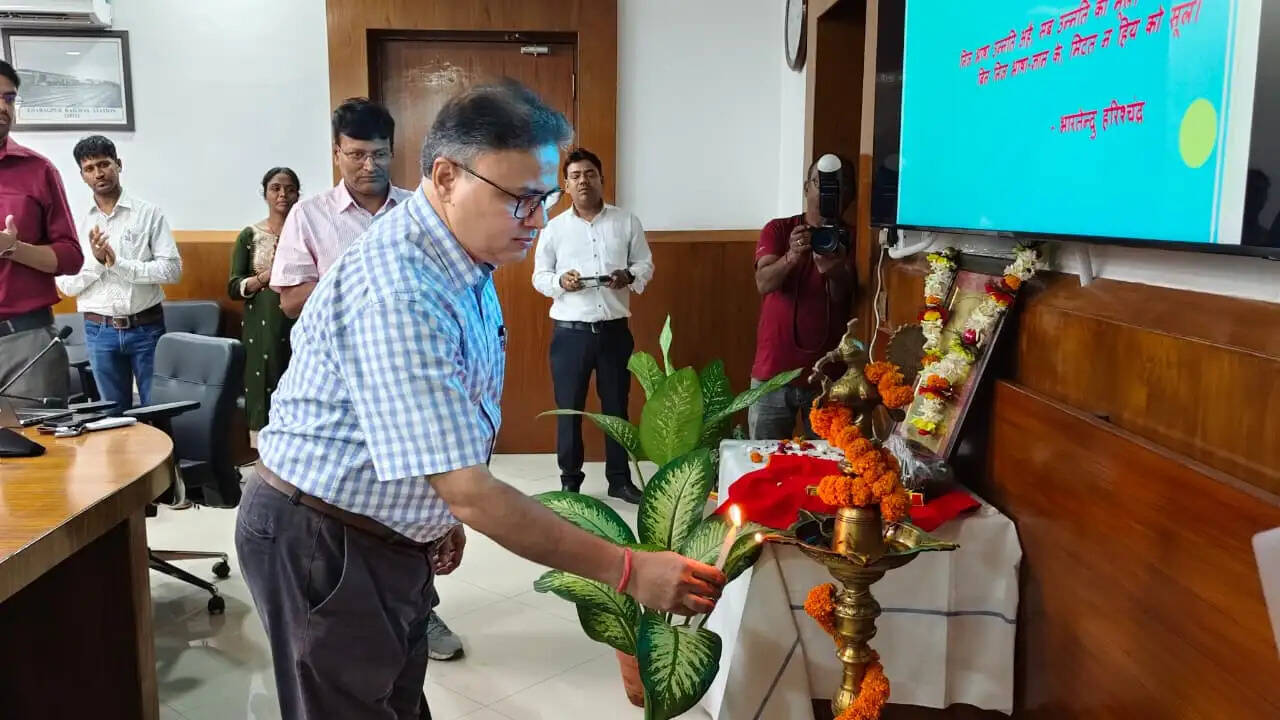 खड़गपुर मंडल में हिंदी पखवाड़ा-2026 का उत्साहपूर्ण शुभारंभ