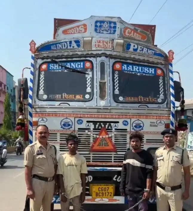 रायपुर : 12 चक्का ट्रक चोरी करने वाले दो आरोपित चढे़ पुलिस के हत्थे, ट्रक बरामद