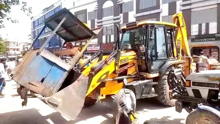 रेलवे स्टेशन, रोडवेज क्षेत्र में चला अतिक्रमण हटाओ अभियान