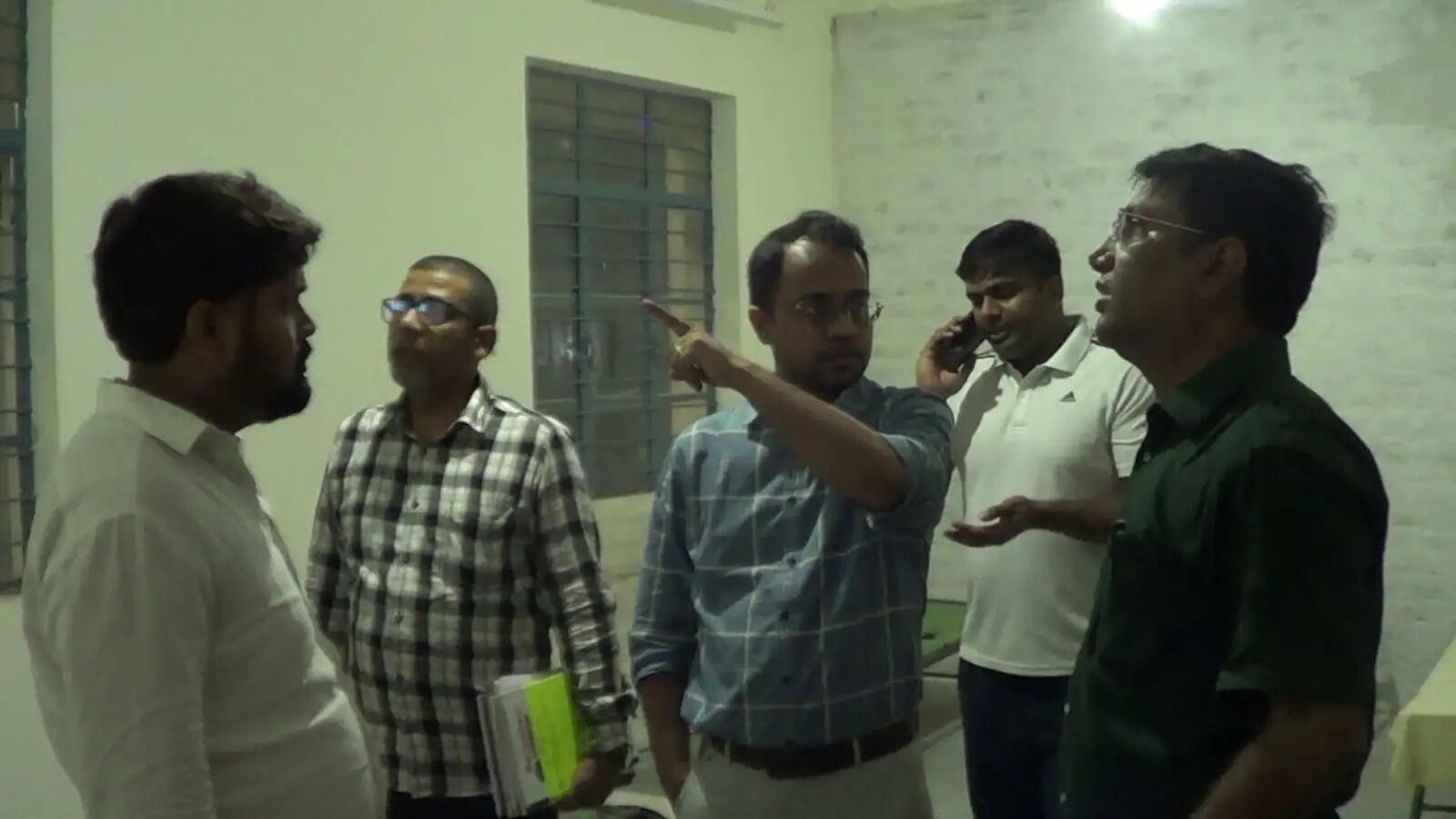 नगरपालिका चुनाव के लिए पहुंचीं नवनिर्मित एस तीन मल्टीपोस्ट ईवीएम